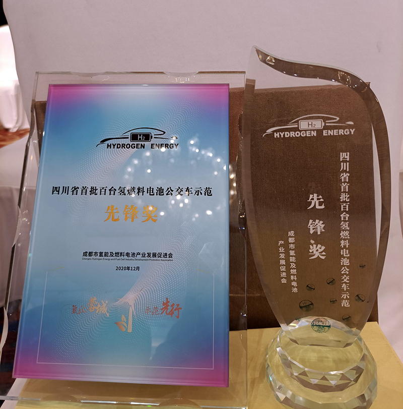 奖杯小.jpg